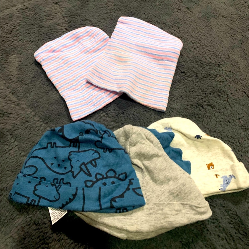 2. Bundle of 8 newborn+ hats and 1 pair of baby mitts